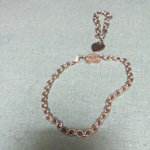 Tiffany’s famous toggle necklace and matching